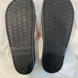 ADILETTE COMFORT Adidas sandals size 9